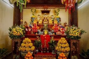 Bố trí bàn thờ trong điện thờ tứ phủ tại gia