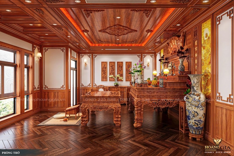 Phòng thờ được thiết kế toàn bộ bằng gỗ gõ đỏ cao cấp tạo không gian trang nghiêm